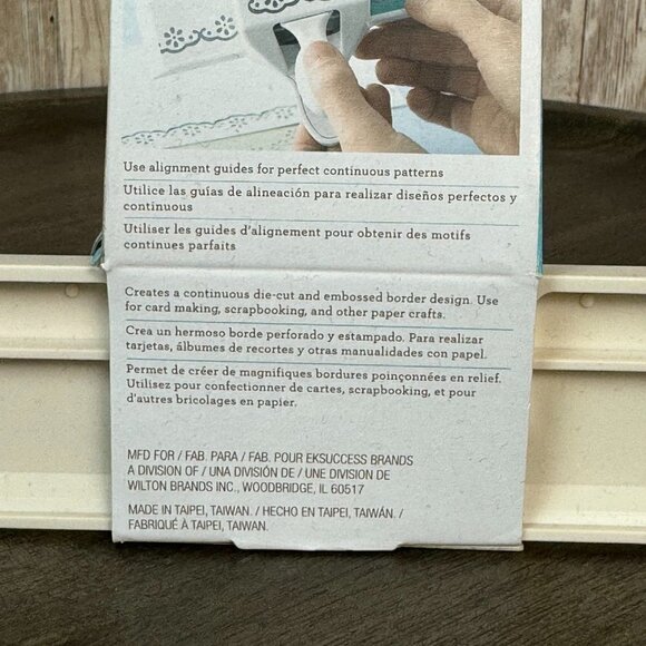 Martha Stewart Crafts Edge Punch Daisy - Picture 5 of 7